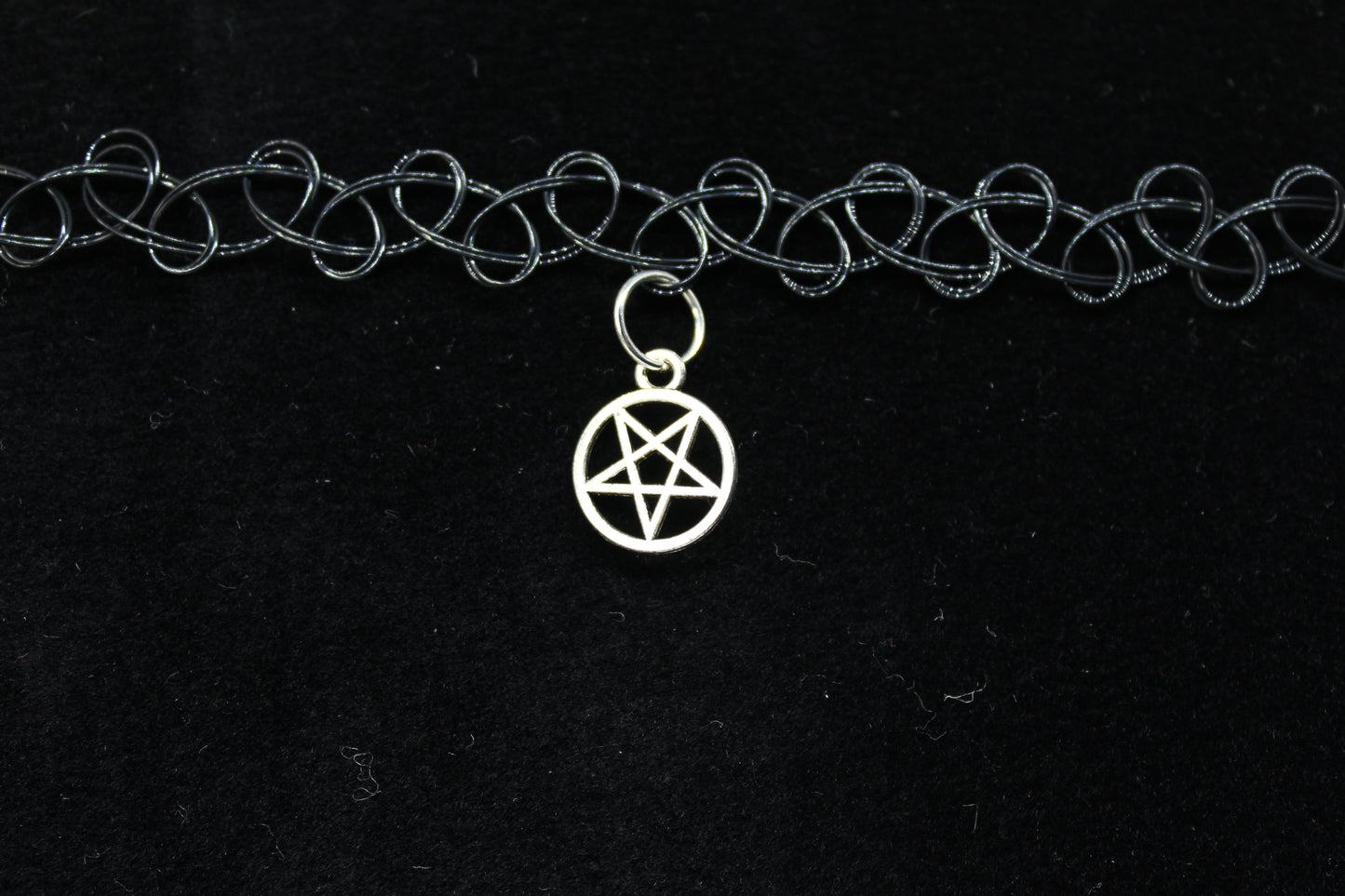 Choker style