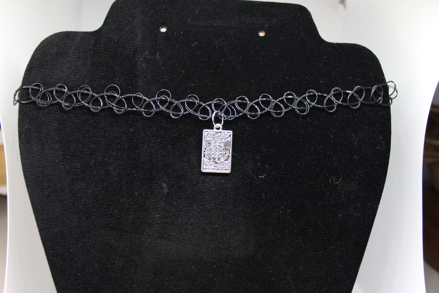 Choker style