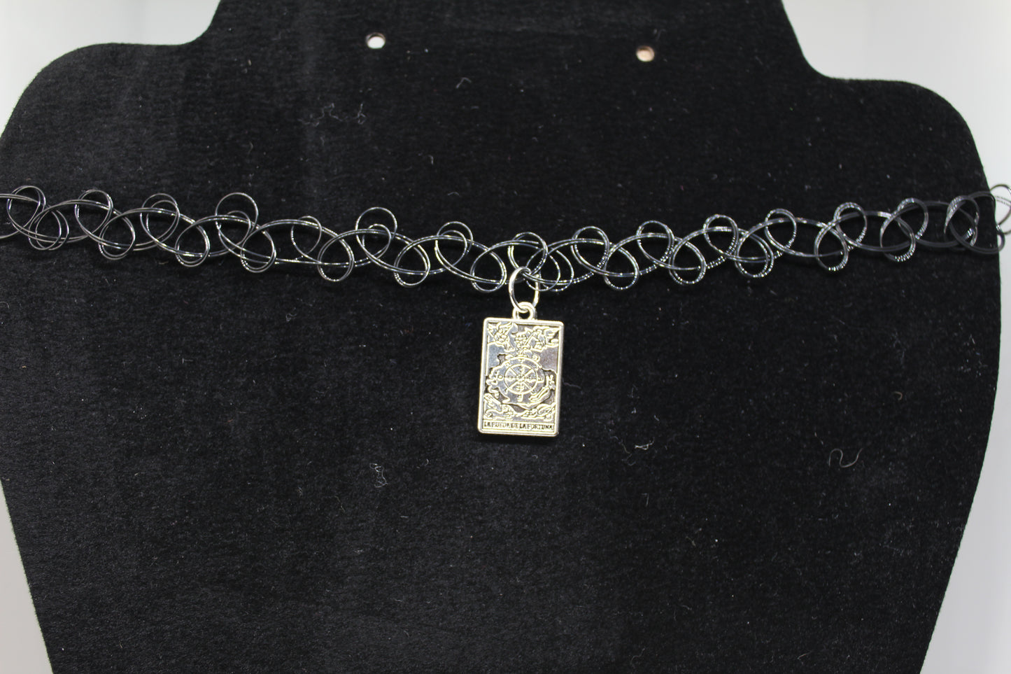 Choker style